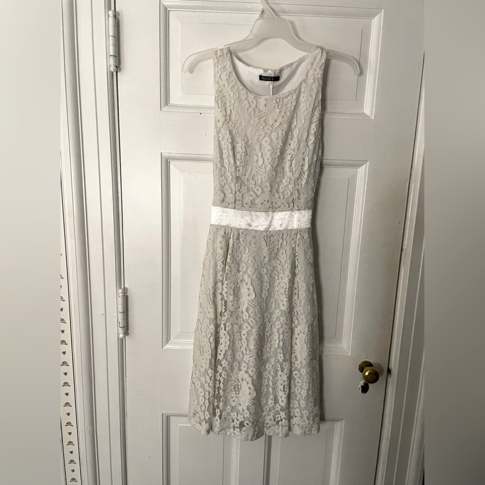 Ouges Elegant Lace Sleeveless Dress In White - image 1